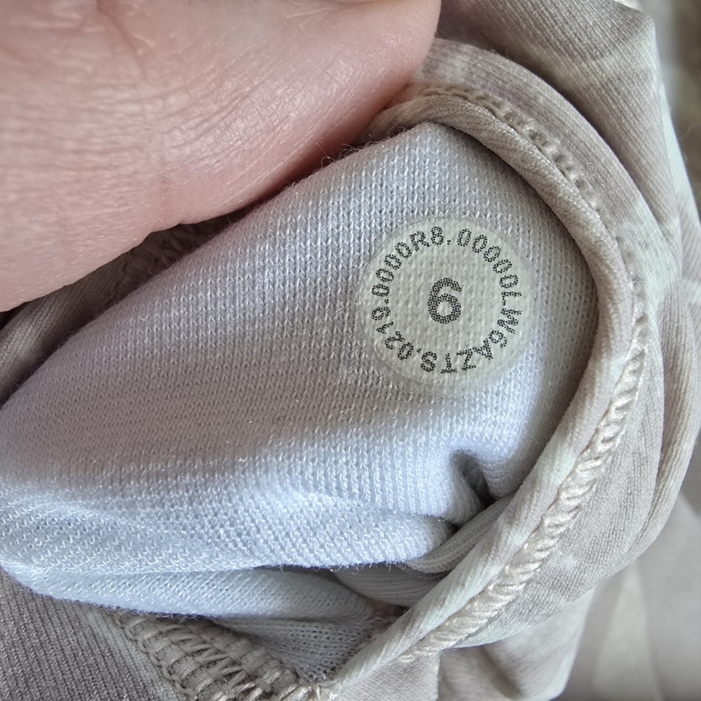 Lululemon Wunder Under Crop 21" Shadow Leaf Light Ivory Muse/Light Ivory Size 6 - Picture 9 of 11